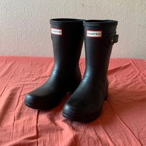Hunter Short Black Matte Rainboots